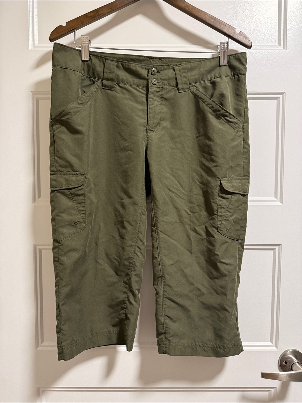Women's Columbia Omni-shade Olive Green Cargo Capris - Utility Style